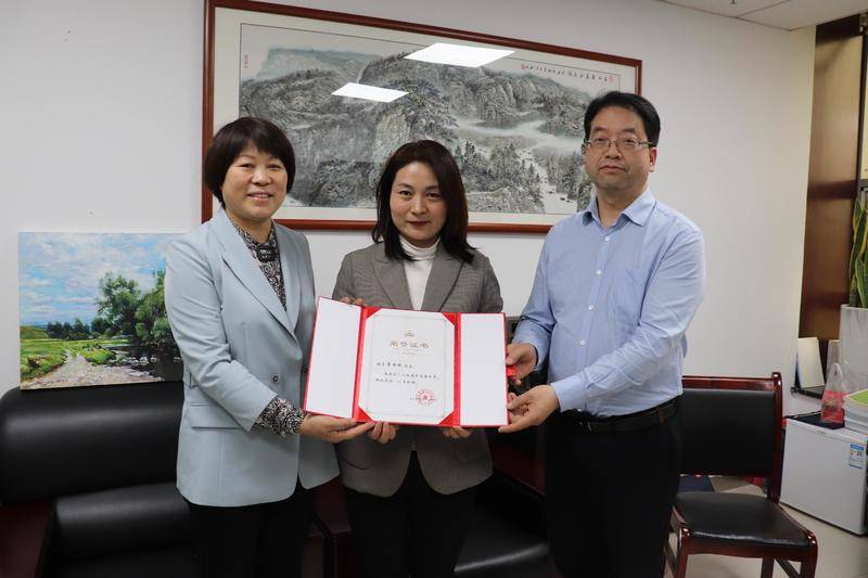 西安市莲湖区司法局两名同志分别荣获“莲湖区三八红旗手”和“莲湖区青年五四奖章”