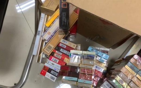 救护车里没病人却藏了850条香烟！一男子假借救护车通行牟利在上海被拘