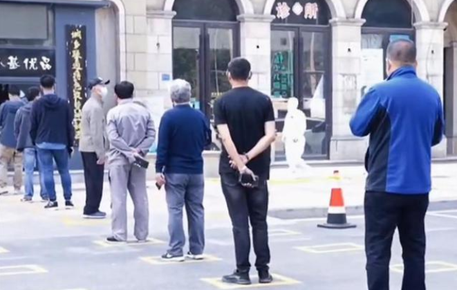 大连＂男女分开检测核酸＂ 市民：首次遇到清一色的男性