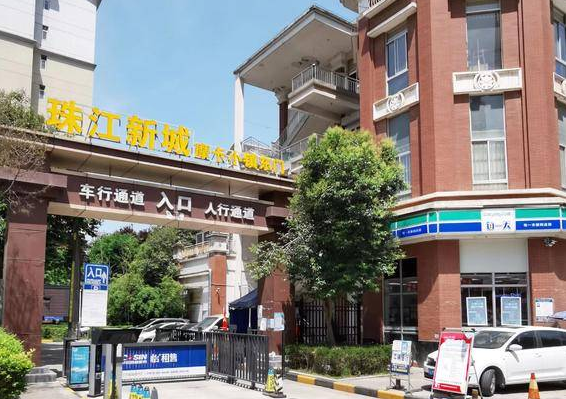 未央区珠江新城小区新老物业交接不彻底 欠费导致公共区域被停电