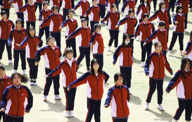 黄冈泾河学校举办第二届校园文化艺术科技节开幕式暨阳光体育展