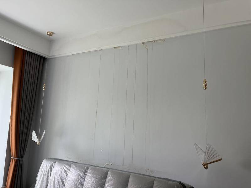 采薇苑小区二楼毛坯房返水淹了一楼装修好的房子 谁来承担损失？