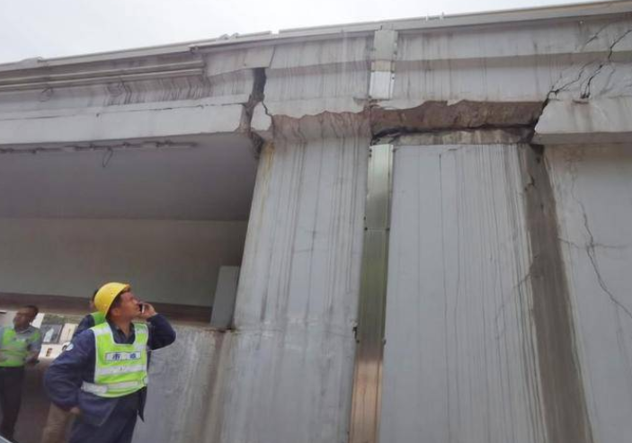 西安南三环一处高架上下桥处裂缝 市政：未对主体结构造成影响