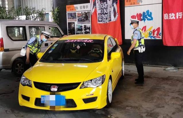 西安交警突查机动车改装店 现场查处14辆涉嫌非法改装车辆