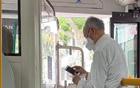 上海老人不会扫码没能坐公交 乘客：没想到司机真关门