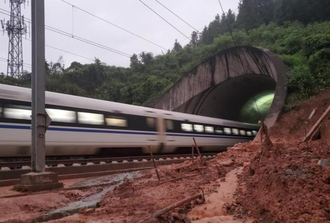 贵广高铁脱轨事故系泥石流侵入导致 铁路异物如何预警监测?