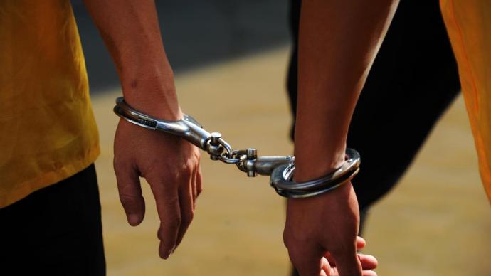 唐山警方：打人事件中又有3人在江苏被抓获 另一人抓捕中