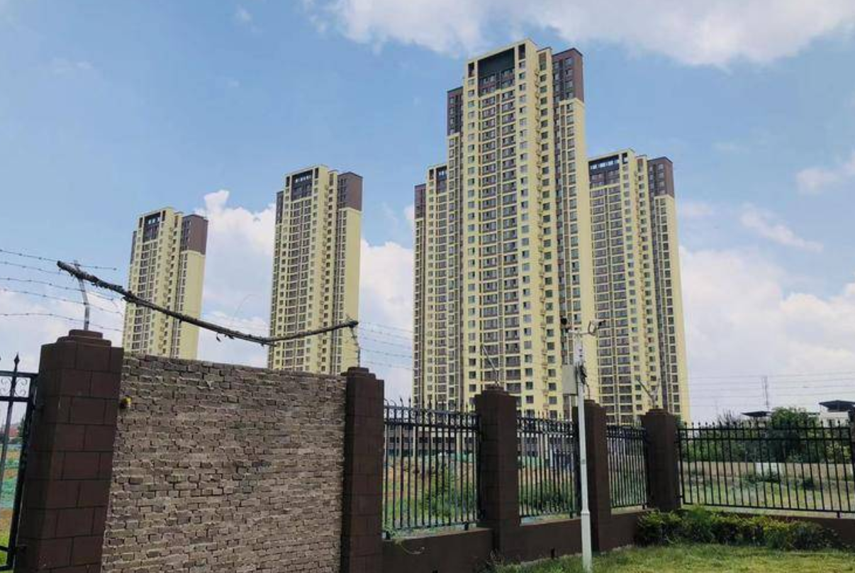 沣东新城朗诗未来街区快到交房时间 却没有道路能前往小区