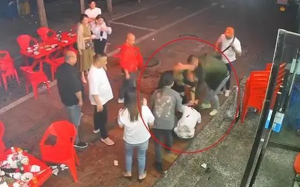 唐山烧烤一条街店老板：客流量下降六成 几天接两三百个恐吓辱骂电话