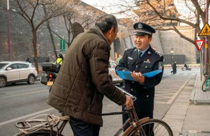 “莲湖曹警官”曹金生：看到走失家庭团聚 再苦再累也值得