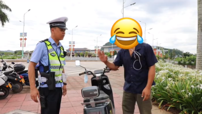 男子闯卡被交警教育却反称“小声一点，现在高考”