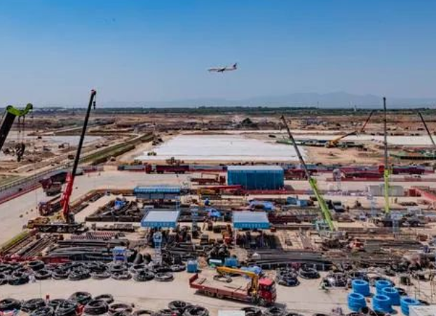 西北民航规模最大基建工程最新进展 西安咸阳国际机场三期扩建工程东航站楼即将完成混凝土结构施工