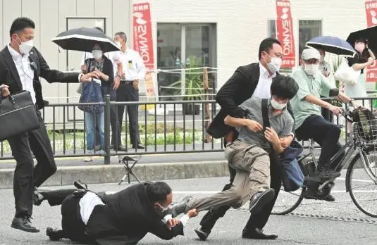 华商头条|4问安倍遇刺: 如何遇刺？凶手是谁？枪从哪来？安保是否有漏洞?