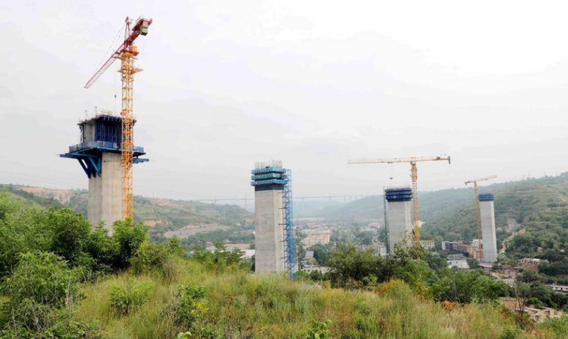 西延高铁建设取得新进展 全线跨度最大、高度最高桥梁实现主墩封顶