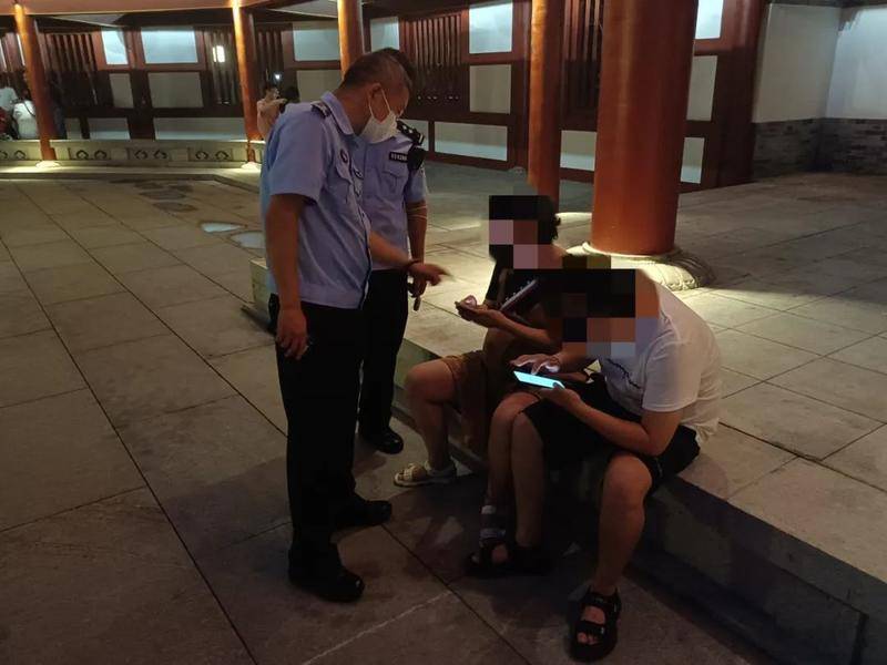 女医生失联且电话一直占线 民警紧急联系家属冻结银行卡止付14万