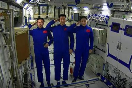 视频丨神舟十四号航天员乘组顺利进入问天实验舱