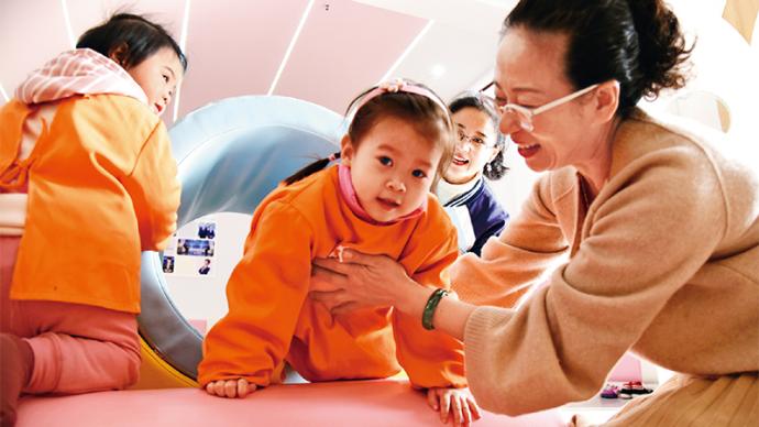 国家卫健委：育龄妇女生育意愿走低 十四五期间总人口将负增长