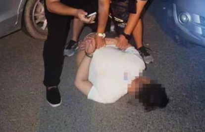 2人结伙多次砸车窗盗窃车内财物 西安高新警方蹲守抓获