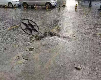 西安一小区排水管再漏水至污水淤积 施工方：如有证据愿可负全责