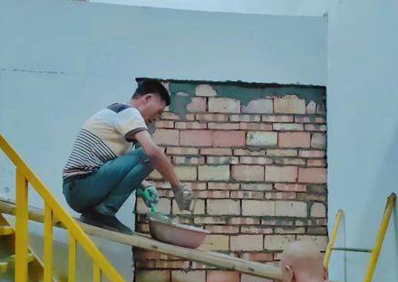 追踪|电梯设备间墙壁已恢复 有关部门要求开发商15日内履行赔偿协议