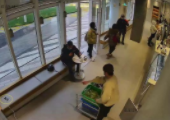 喜茶门店经理与外卖骑手组长合谋套运费13万元 11人被抓