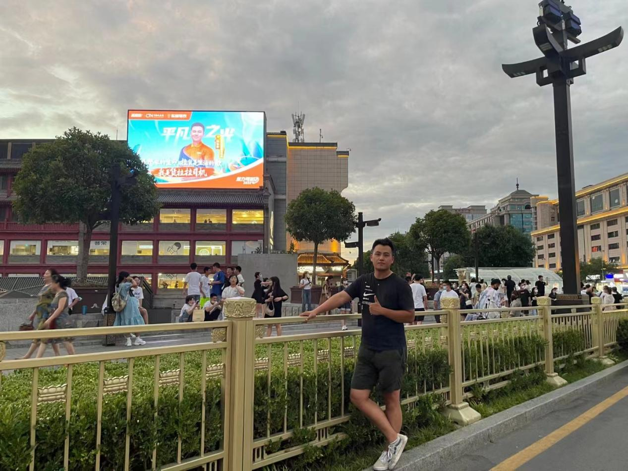 拉货健身两不误 90后货拉拉司机展现阳光生活