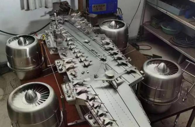 别人家的老爸！烟台男子打造不锈钢“辽宁舰”送儿子 能下水能起飞