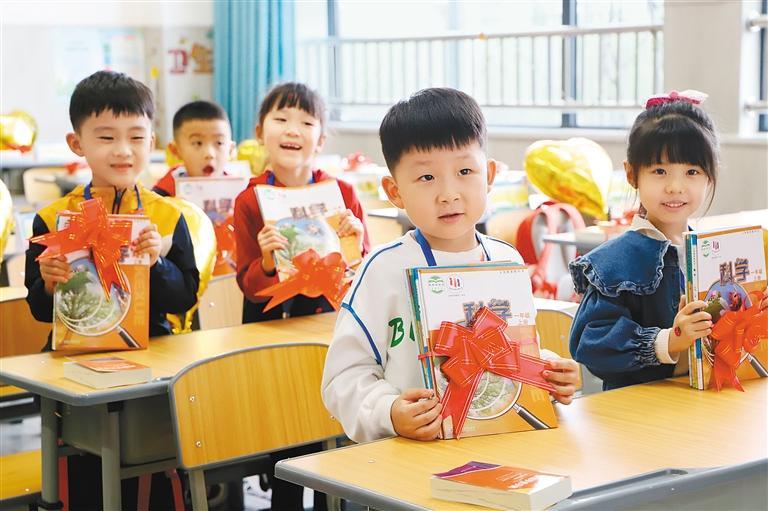 一大拨“小萌新”报到啦！西安这些学校新生入学仪式感满满