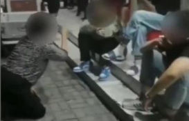 老人当街向多名学生下跪？河南济源通报：警方已立案调查