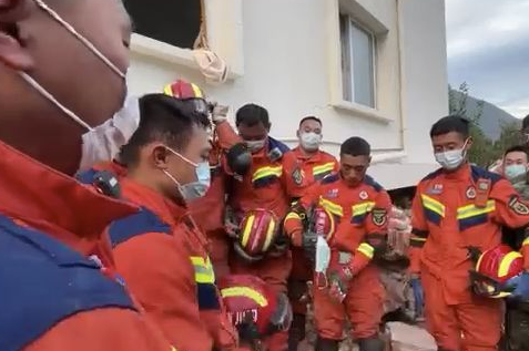 24岁女硕士在地震中遇难：老师同学去吃饭 仅自己留下