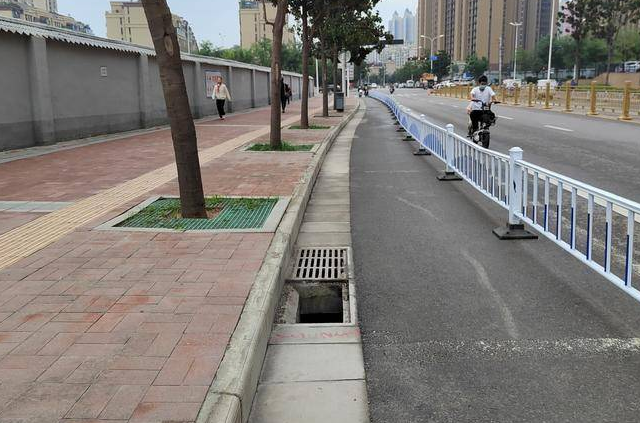 华商记者帮|安泰路一处井盖缺失存隐患  浐灞市政设施中心：已及时补装