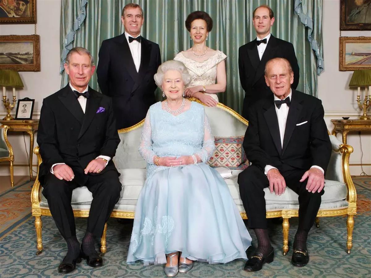 英国女王去世留下四个子女有甘于奉献的王位继承人也有参加过奥运会的