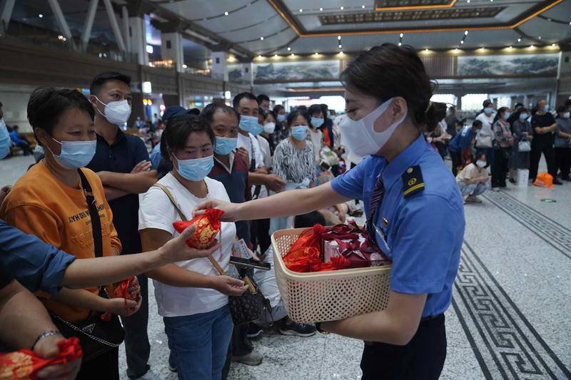 积极做好中秋小长假旅客运输工作 西安站铁路增开列车