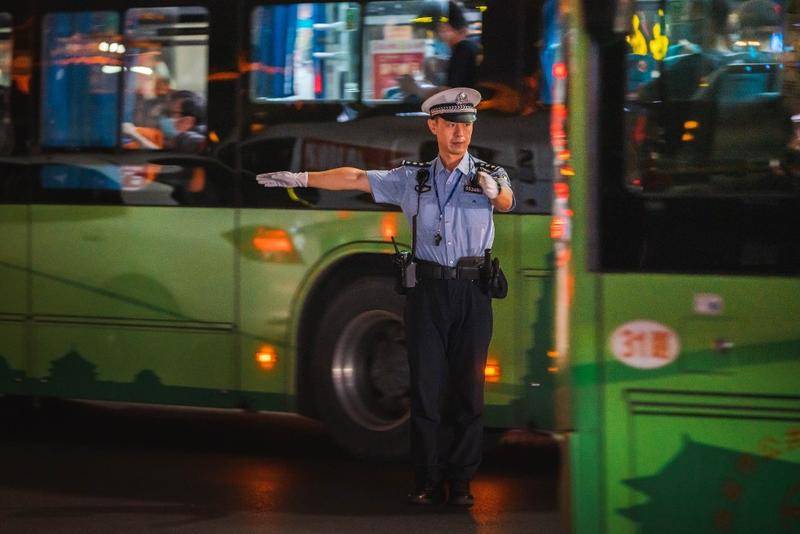 中秋假期 西安交警累计出动警力1.29万人次保障交通出行安全