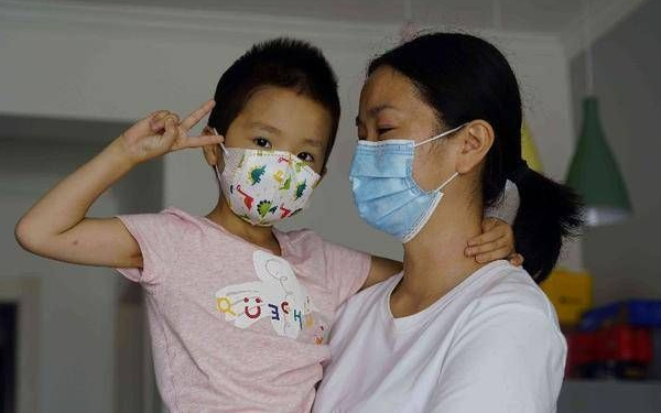 帮帮4岁的她！小女孩儿得神经母细胞瘤一年住了20多次医院