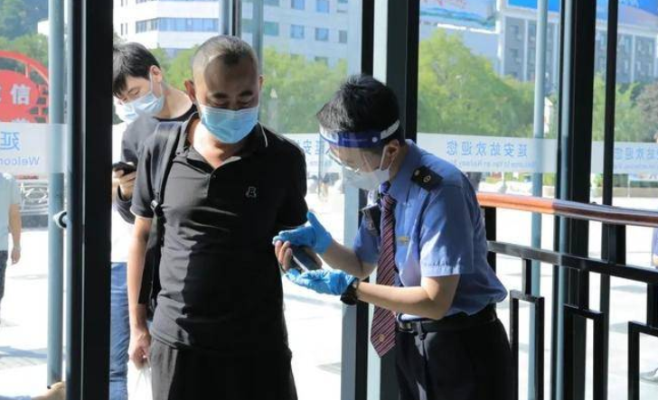 小长假期间铁路共加开旅客列车199列 累计发送旅客60.6万人次