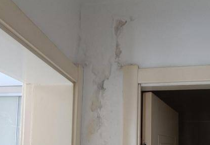 西安一业主家遇雨天房屋渗水 业委会：建议申请大修基金解决