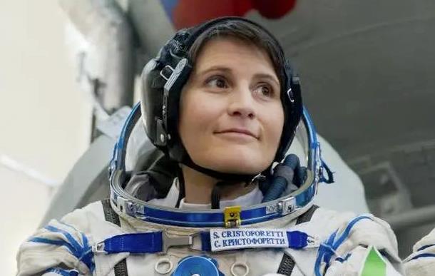 用兰亭集序发文的意大利女航天员是谁？会说6门语言 担任国际空间站指挥官