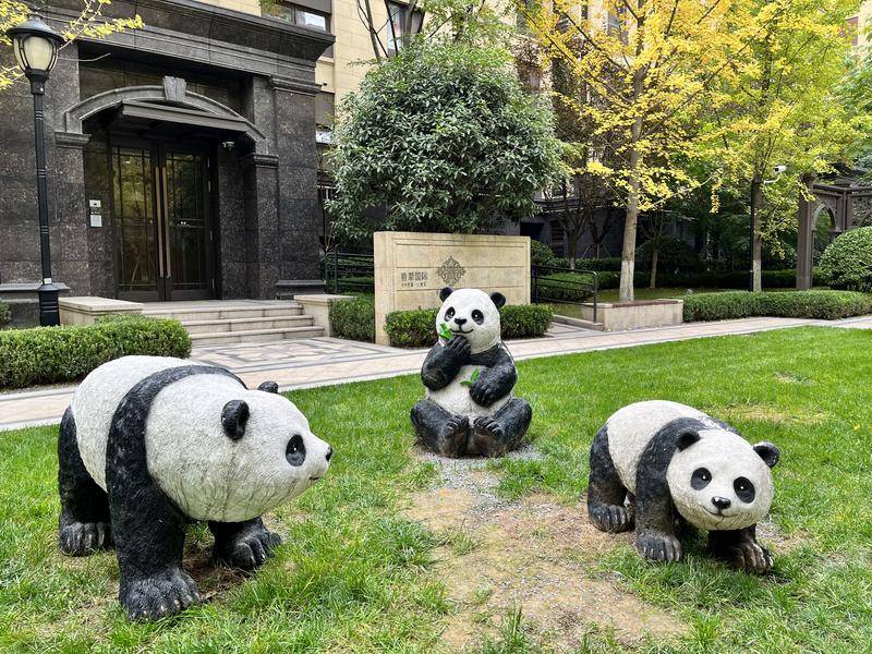 【寻找小区最美角落】绿荫下的跑道 幽静中的庭院 这个小区 静谧中充满活力