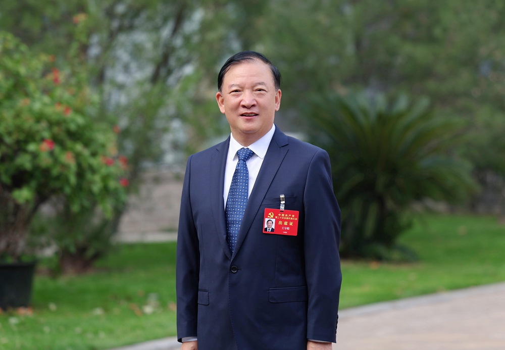 华商头条|代表访谈 | 确保中国人的饭碗牢牢端在自己手中