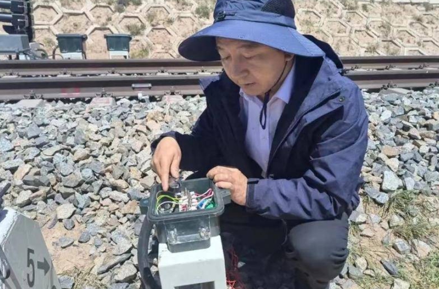 援藏印记：做雪域天路的守护者 为青藏铁路建设贡献自己的力量