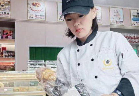 幼时落残疾励志上大学 “榆林好人”王加红靠一双手打拼出美好人生