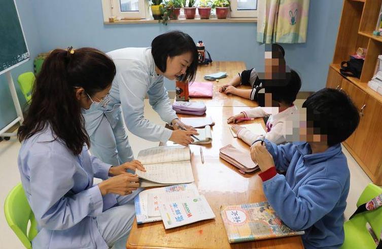 耗时3年教会脑瘫患儿左手写字 西安这家医院开设“特殊”文化课