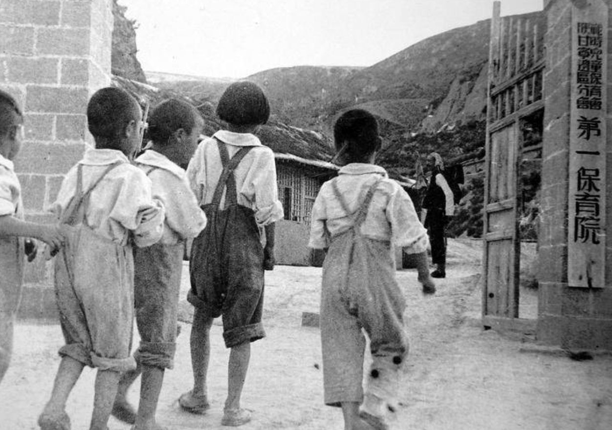 到延安去丨“丢丢丢手绢” 孩子们在“红色摇篮”快乐成长