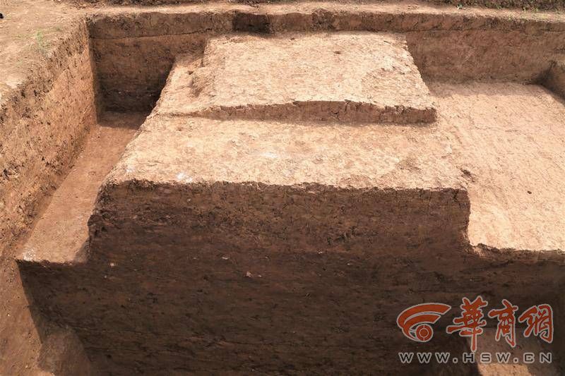 图3 江村大墓与窦皇后陵外围夯墙遗址.jpg