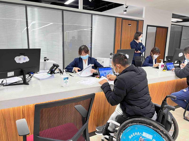 新时代 新征程 新伟业|西安雁塔区行政审批服务局打造15分钟政务圈 25个微信群不打烊