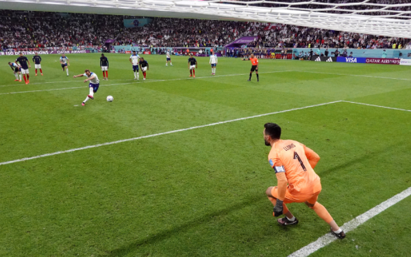 这就是宿命！凯恩点球踢飞 英格兰1-2法国无缘四强