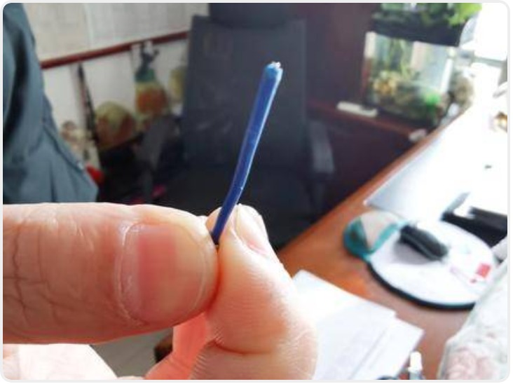 华商头条|谁干的？西安蔚蓝花城七色镇小区业主家中门锁被塞进一截线缆 警方：正在依法调查