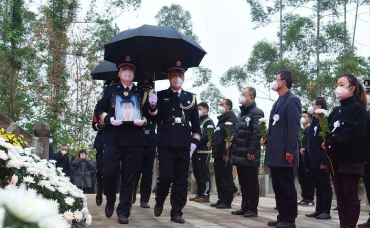 蒋正全烈士今日安葬于重庆龙华烈士陵园