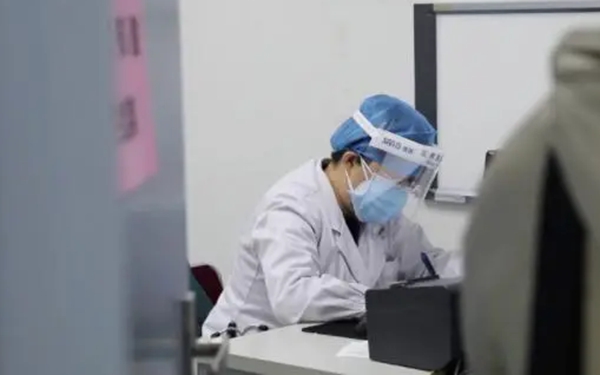 ​西安多区公布发热门诊名单及24小时咨询电话